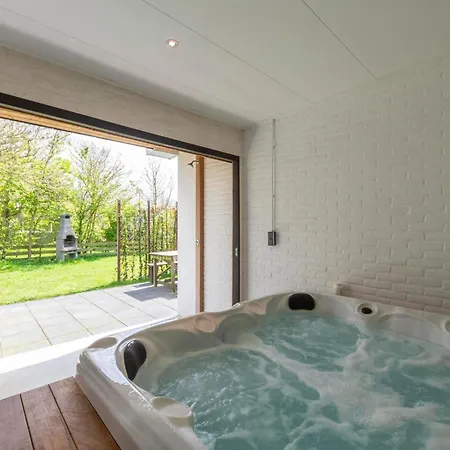 Semesterbostad With Jacuzzi